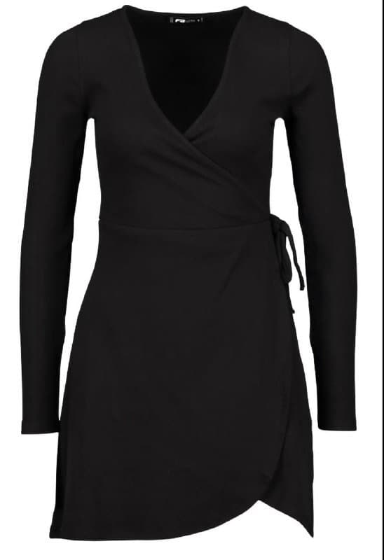 Платья, меховая жилетка, полусапожки, книги