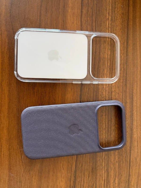 Чехлы для iPhone 17 Pro прозрачный и темный фирменные