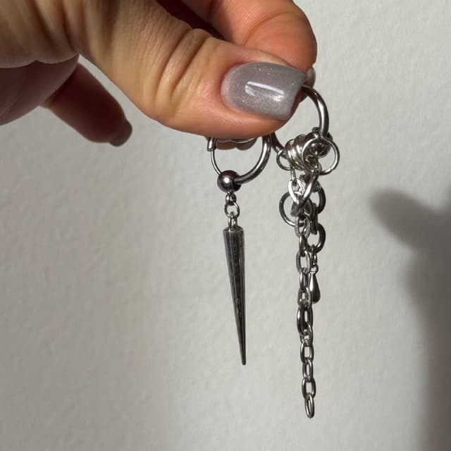 Моносерьги из обычного металла, две штуки