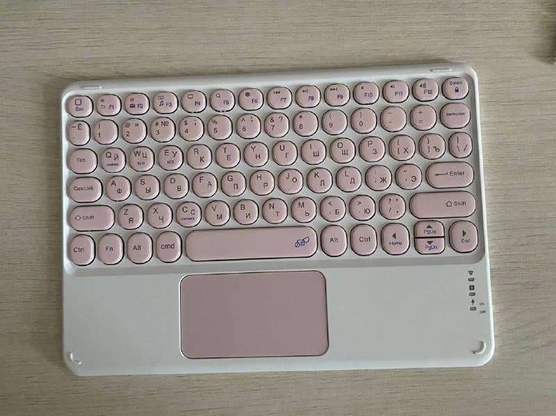 Беспроводная клавиатура и чехол для iPad 1