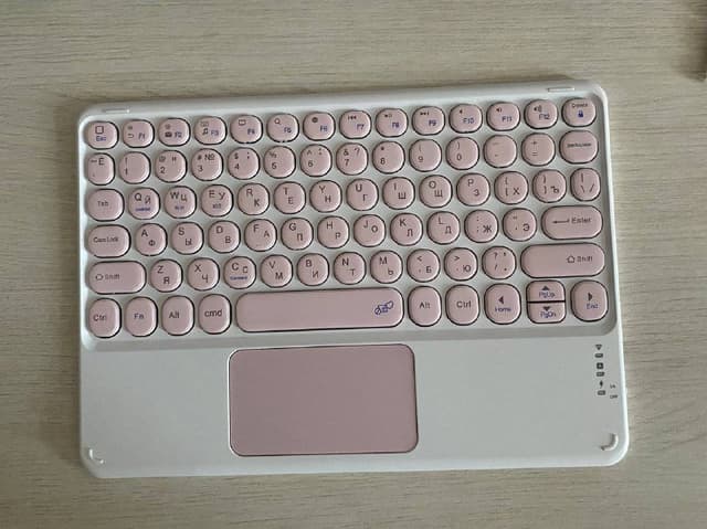 Беспроводная клавиатура и чехол для iPad