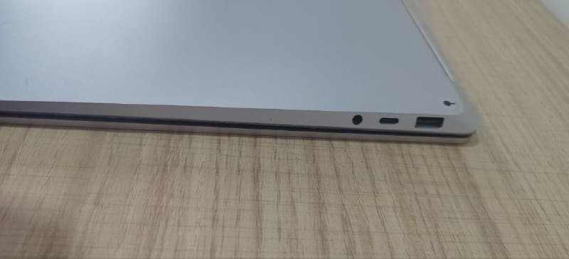 сенсорный ноутбук Microsoft с одной отсутствующей кнопкой 6