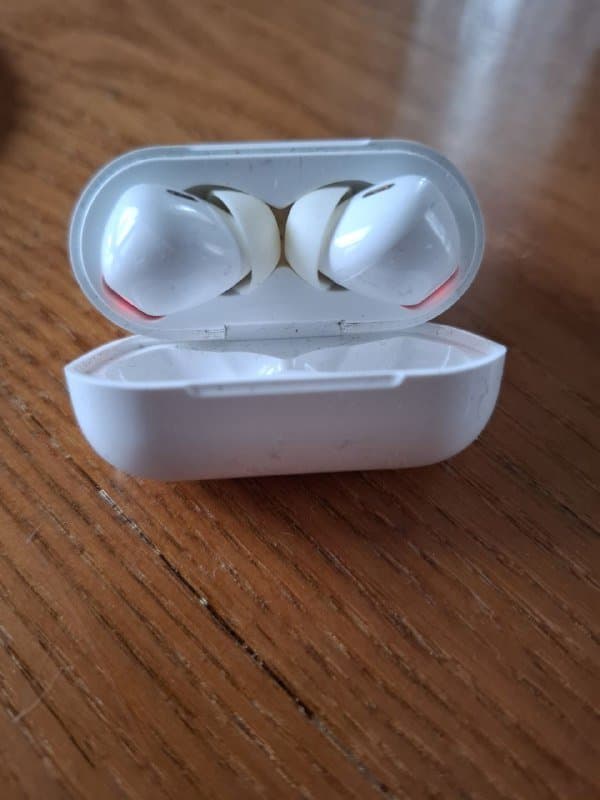 Наушники беспроводные с кейсом 1