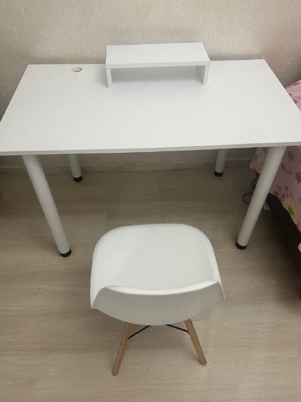 Стол, стул, подставка под монитор 1