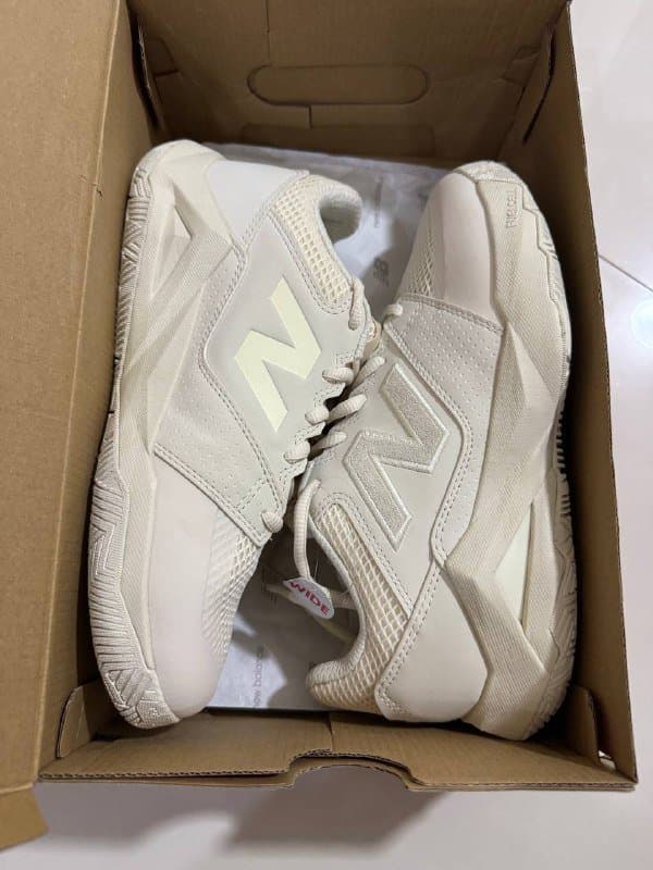 Новые кроссовки New Balance для тенниса и прогулок 1