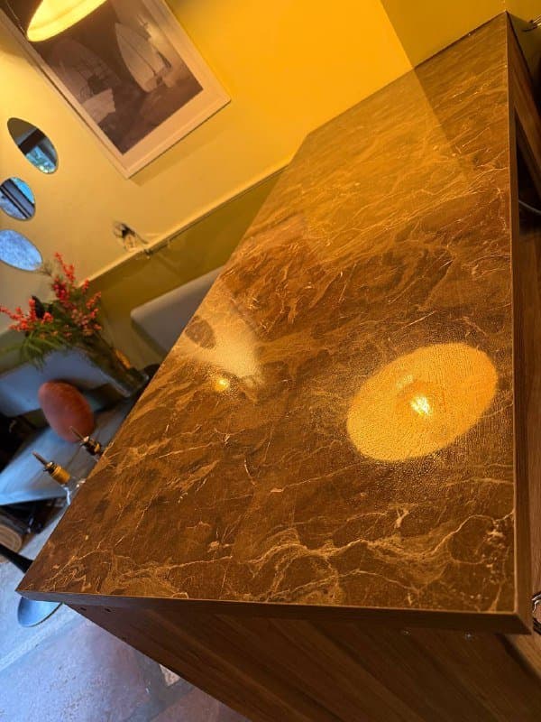 Барная стойка с шкафами, полками и раковиной 1