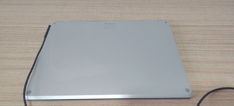 сенсорный ноутбук Microsoft с одной отсутствующей кнопкой 4