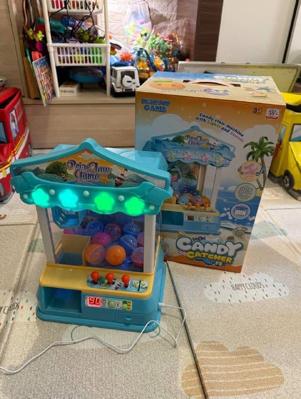 Детская игрушка автомат с шариками и игрушками