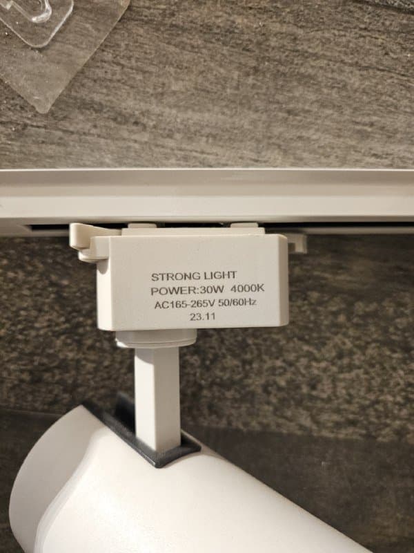 Рейловый свет, спотовый свет, люстра 4 светильника 2