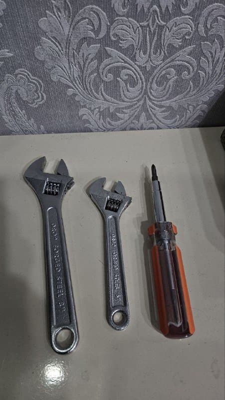 Блендер, плед, боксерские перчатки, гантельки, весы, бокалы, инструменты, книги, витамины 5