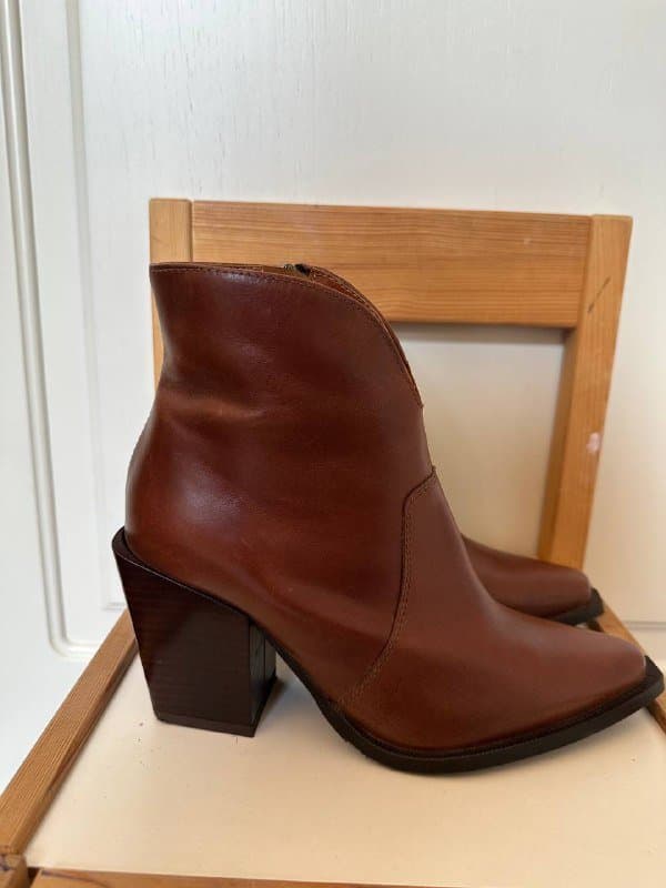 Казаки, лоферы бордо, лоферы черные Zara, кроссовки PUMA размер 36