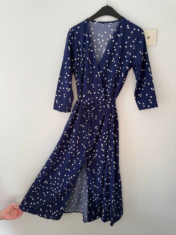 Платье, футболка, шарф, джинсы, шапка, куртки, брюки, рубашки женские