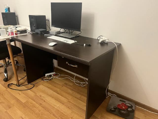 Кресло JYSK игровое, рабочий стол