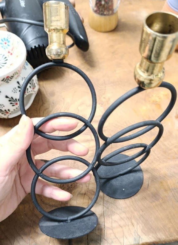 Солонка, подсвечники, лопатка для мороженого, кофельник, блюдца, чайник, мельница для перца 7