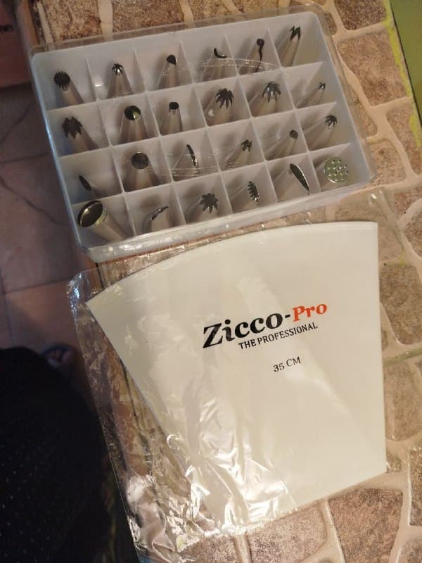 Кондитерский мешок, гамак, часы, блендер, лампа кольцевая, огнетушитель, чашки, контейнеры, подушка, этажерка