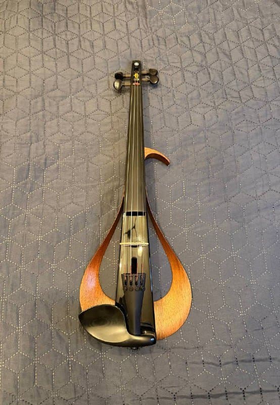 Электроскрипка Yamaha YEV-104 4-струнная 1