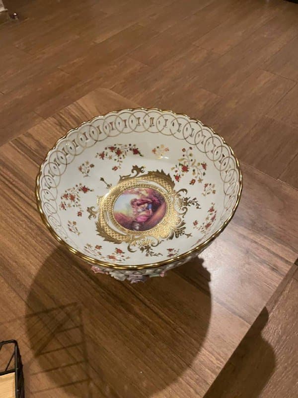 Декоративная фарфоровая вазочка