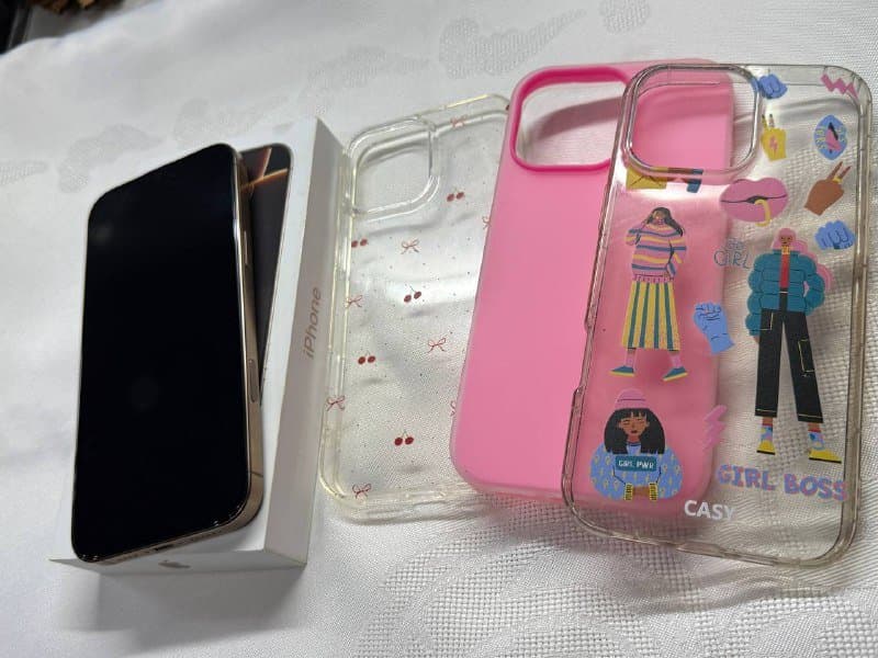 iPhone 16 pro max, 256 gb, с чехлами 4