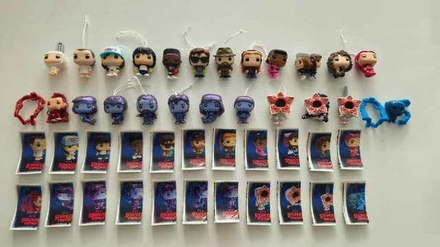 Коллекция 23 фигурок Очень странные дела kinder joy