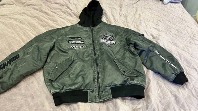 Мужская куртка размер L