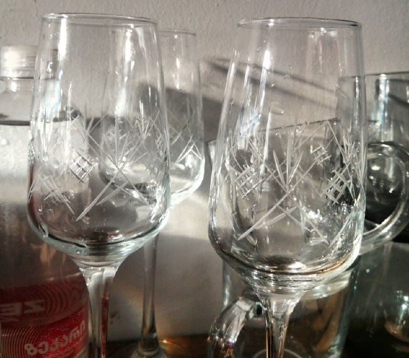 Бокалы на ножке, прозрачные кружки, бокалы из затемнённого стекла 3