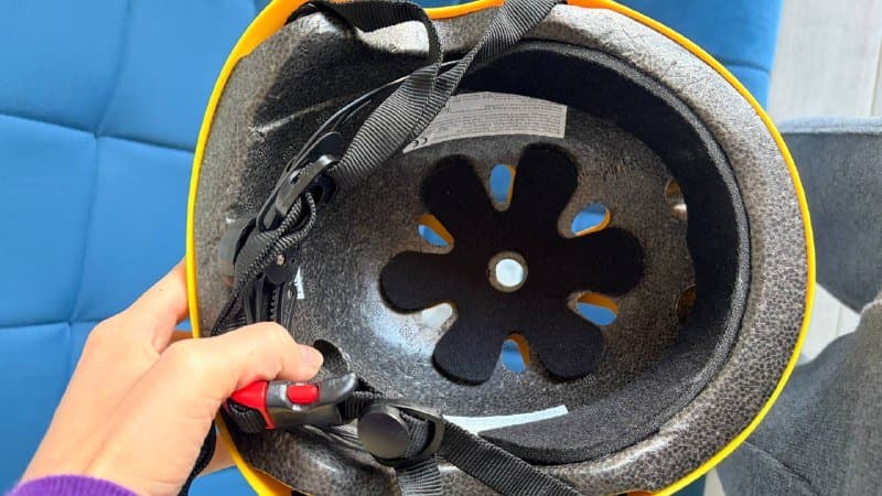 Жёлтый шлем с усиленной защитой размер М 3