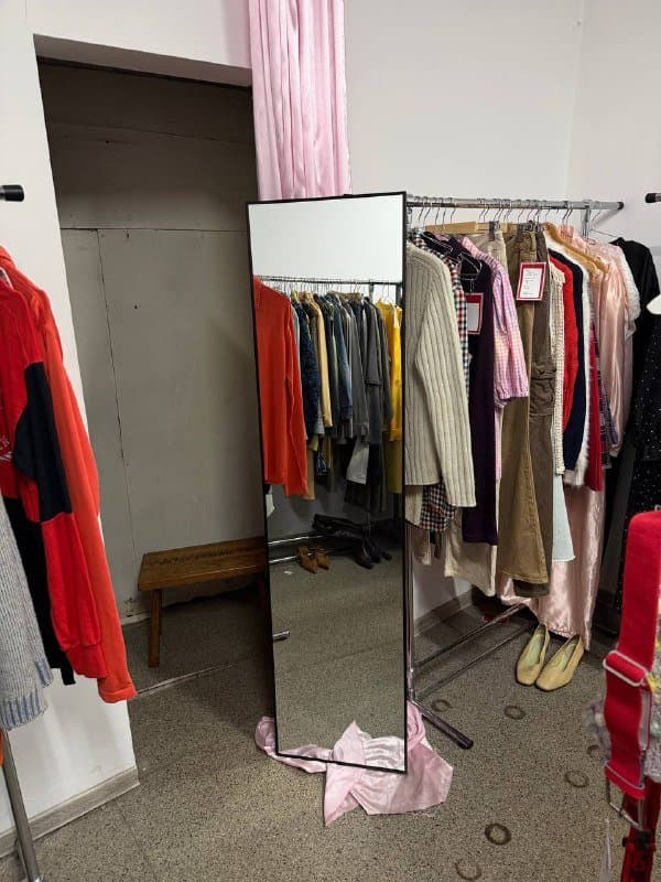 Два больших зеркала с небольшим сколом 3