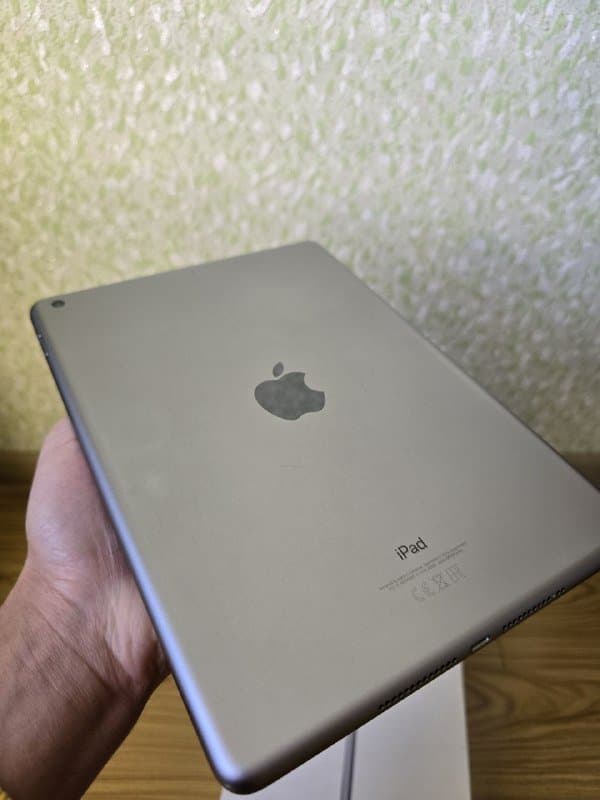 iPad 6 32 ГБ 9.7" 3
