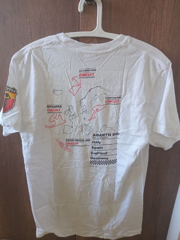 Футболка, кепка, сумка, шнурок, эмблемы, шариковая ручка 2