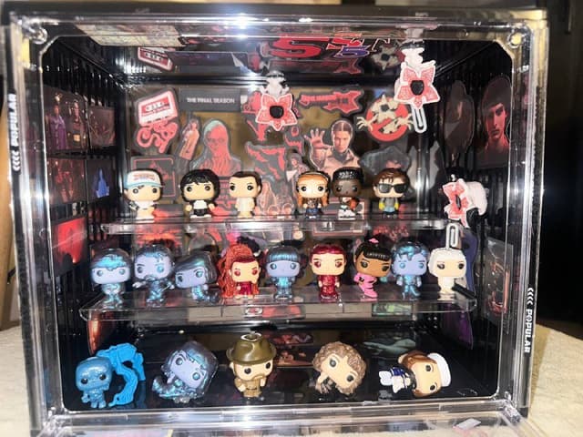 Коллекция фигурок Очень Странные Дела + подставка