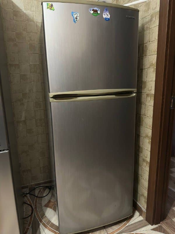 холодильник Samsung, деревянный раскладной стол 3