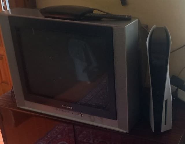 Телевизор Samsung, консоль Playstation 5, игры для PS5