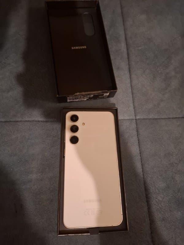 Samsung Galaxy S24FE 8/128GB новый 2