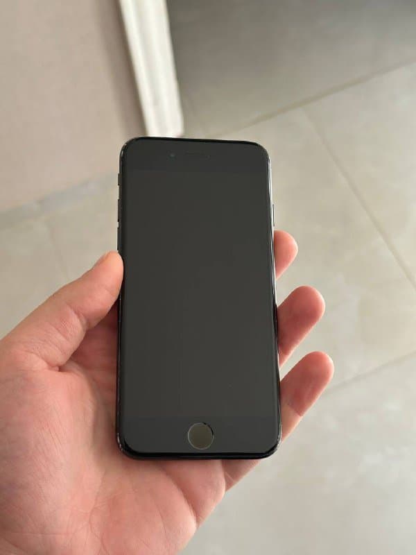 Айфон 7 американский с чехлом