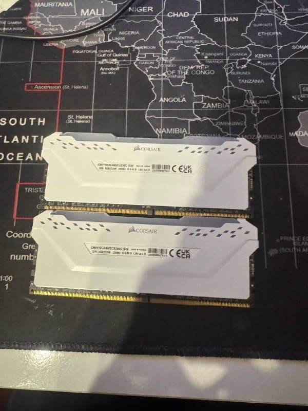 Corsair Vengeance Pro 16GB и наушники Logitech G435