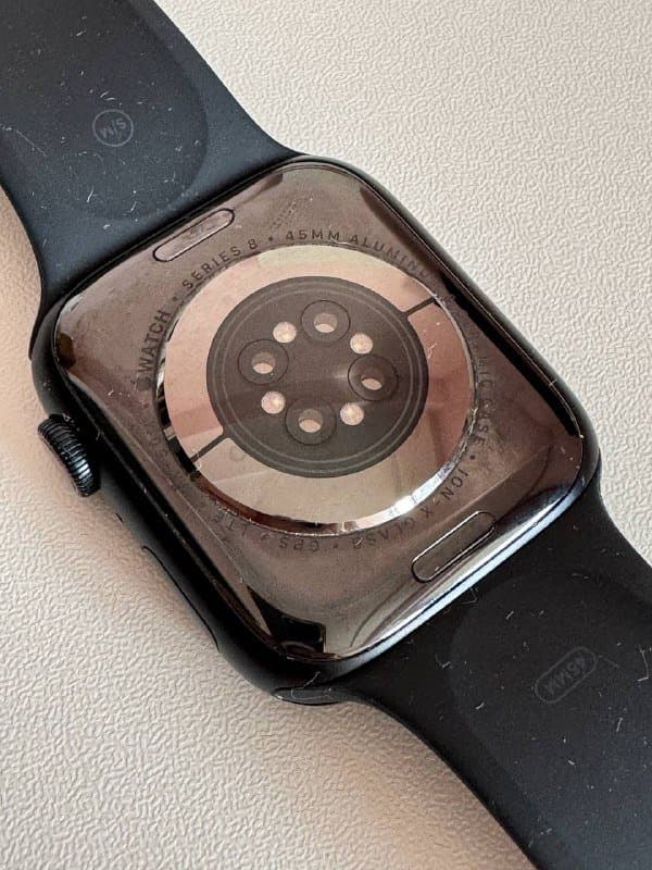 Apple Watch Series 8 и двойная зарядка MagSafe Duo 2