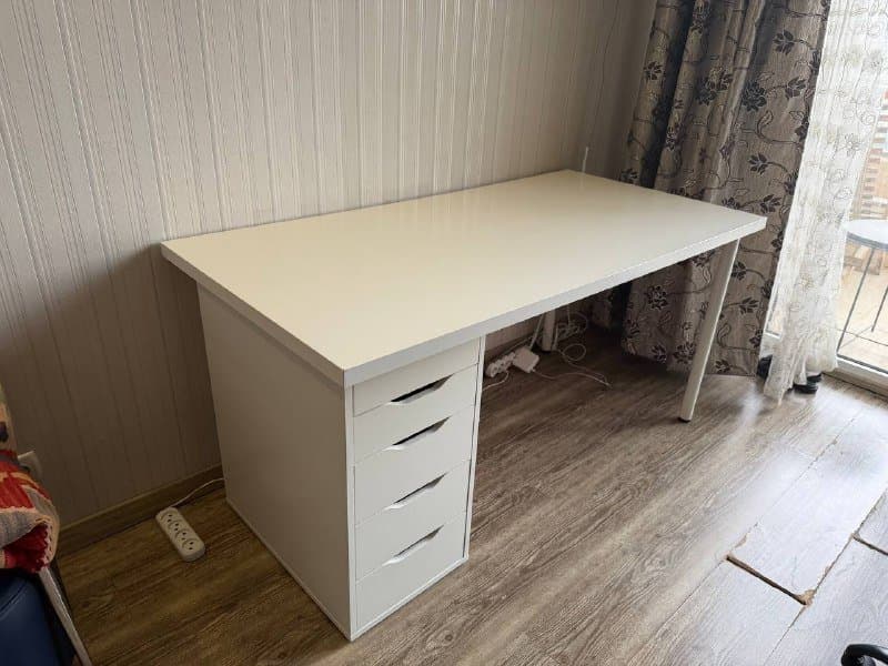 Рабочий стол Ikea Linmonn белый с тумбой 1