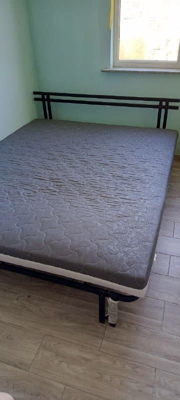 Двуспальная кровать с матрасом 160х200 см