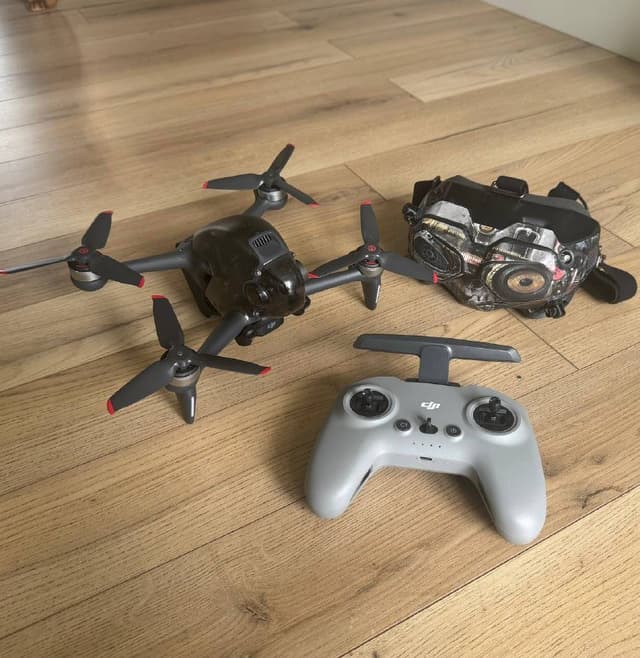 DJI FPV Drone и комплект квадрокоптера