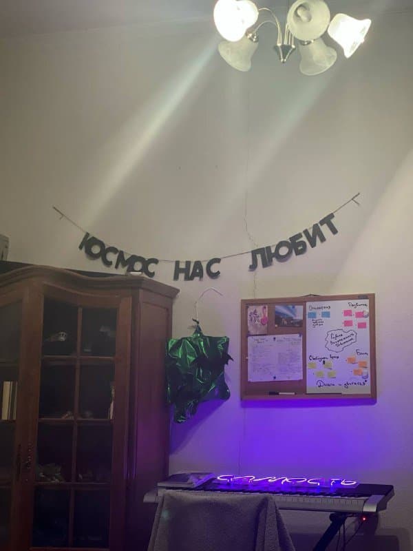 серый плотный ковролин 6