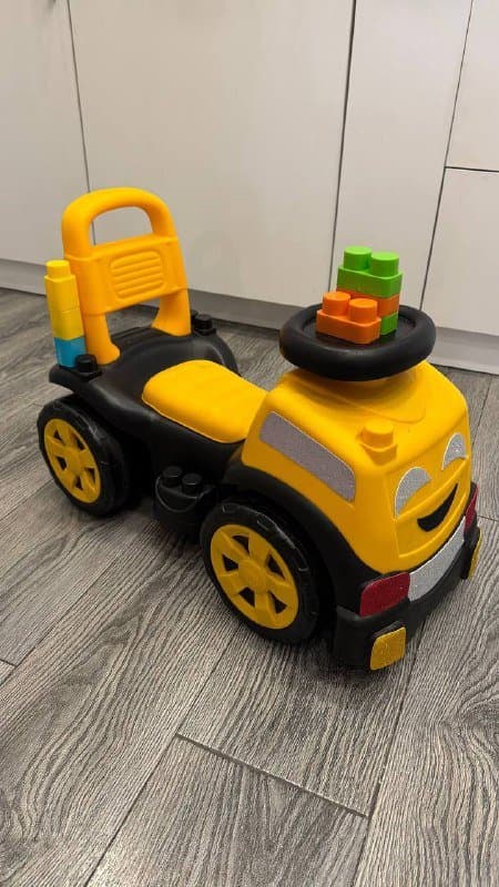 Машина-каталка Molto для детей от 1 до 3 лет