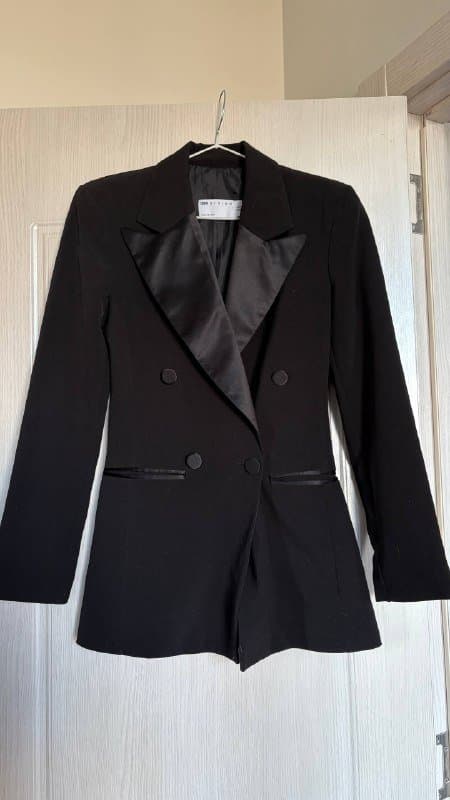 Черный костюм с брюками, размер 34 5