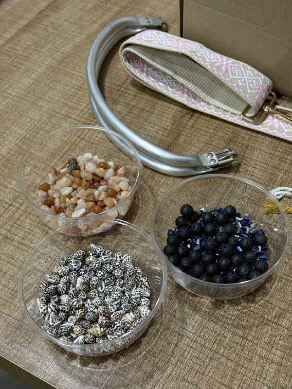 Пряжа, бусы, ремень и рукоятка для сумки 3