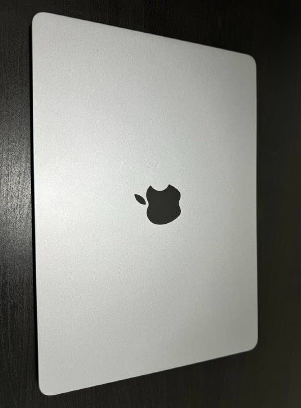 MacBook Air M2 16GB RAM 256GB SSD