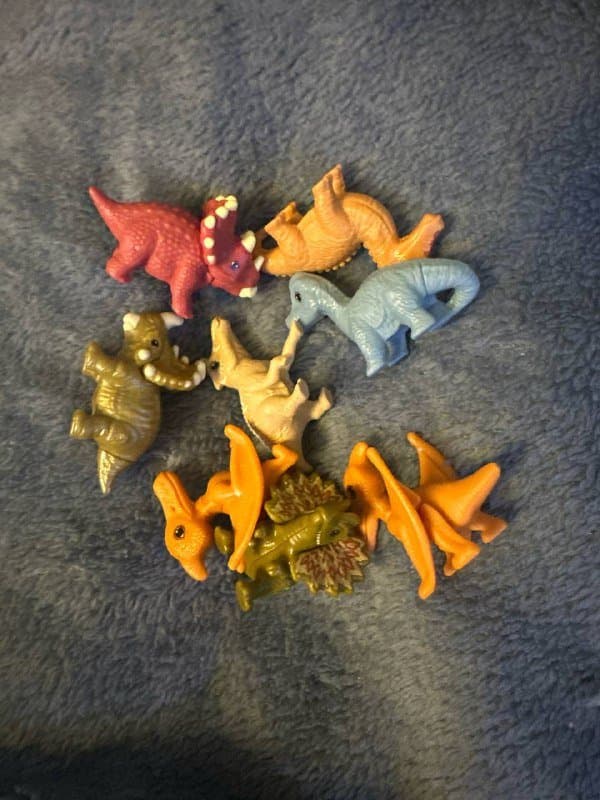 Коллекционные фигурки супергероев и динозавров 2