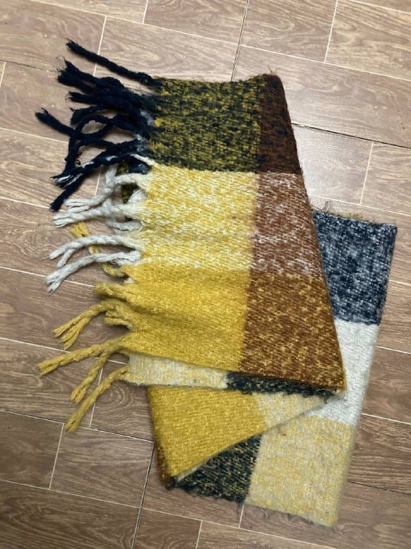 гантели 3 кг, двухсторонние шарфы, флисовая шляпа, массажер для шеи, учебники по английскому 4