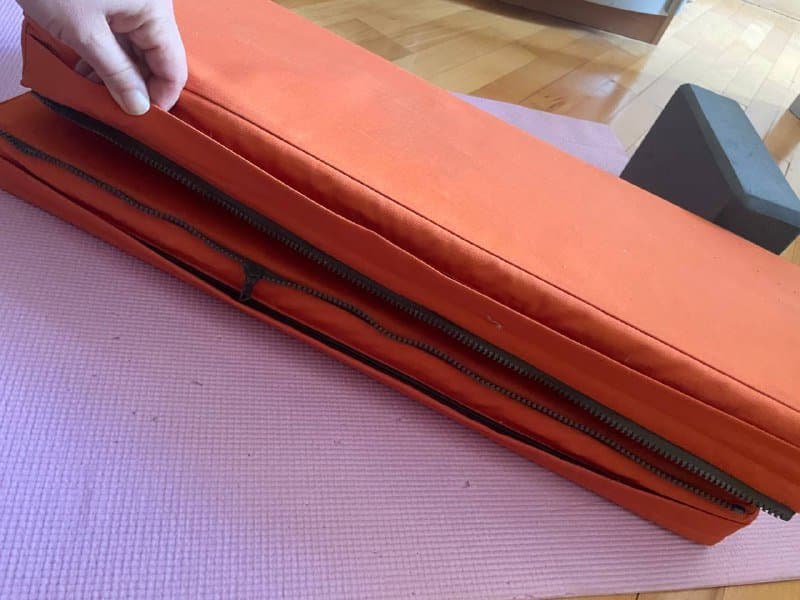 Стул, подставка, подушка, ремень и кирпичи для йоги 7