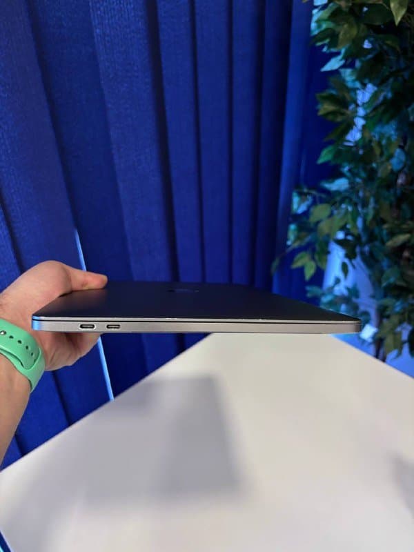 Macbook Pro 2018 i5 16/500GB 4