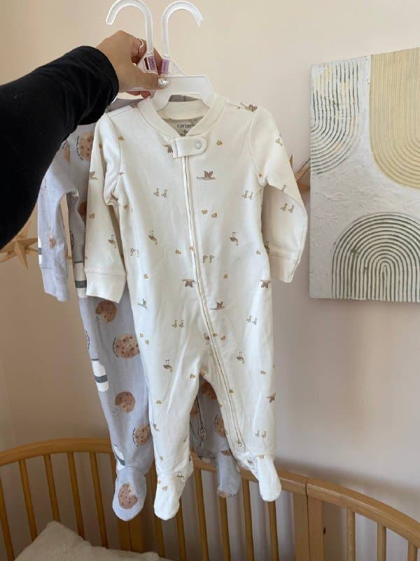 пакет детской одежды до 75 см: бодики, слипы, штанишки, свитшот, шапочки, лонгслив 7