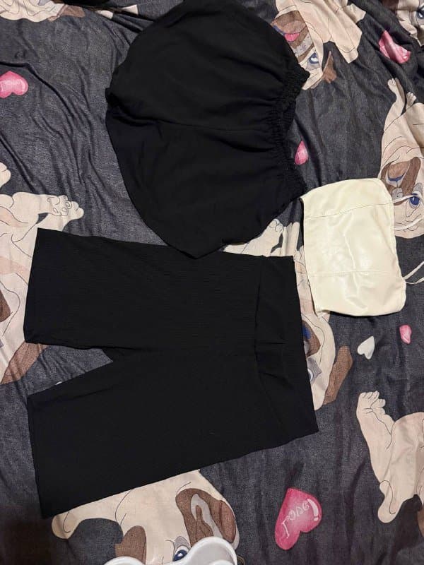 Бежевая пижама, велосипедки, белый топ, белая кофта, розовый топ, черно-белый топ, шорты, кошелек 2